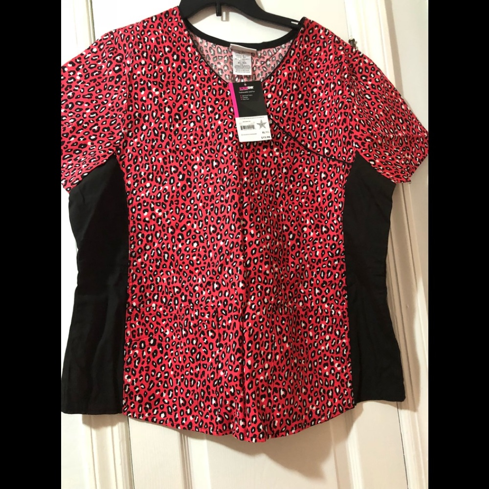 Red leopard scrub top xl